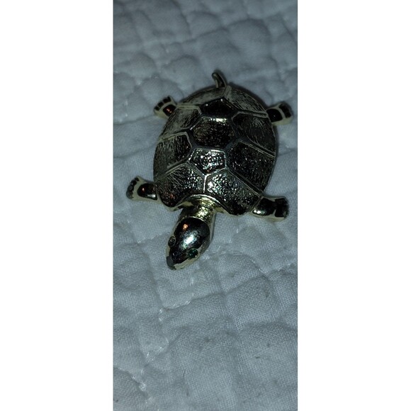 Vintage Turtle Pendant Silver Tone Patina MCM Sea Life Reptile Green Eyes - Picture 1 of 6